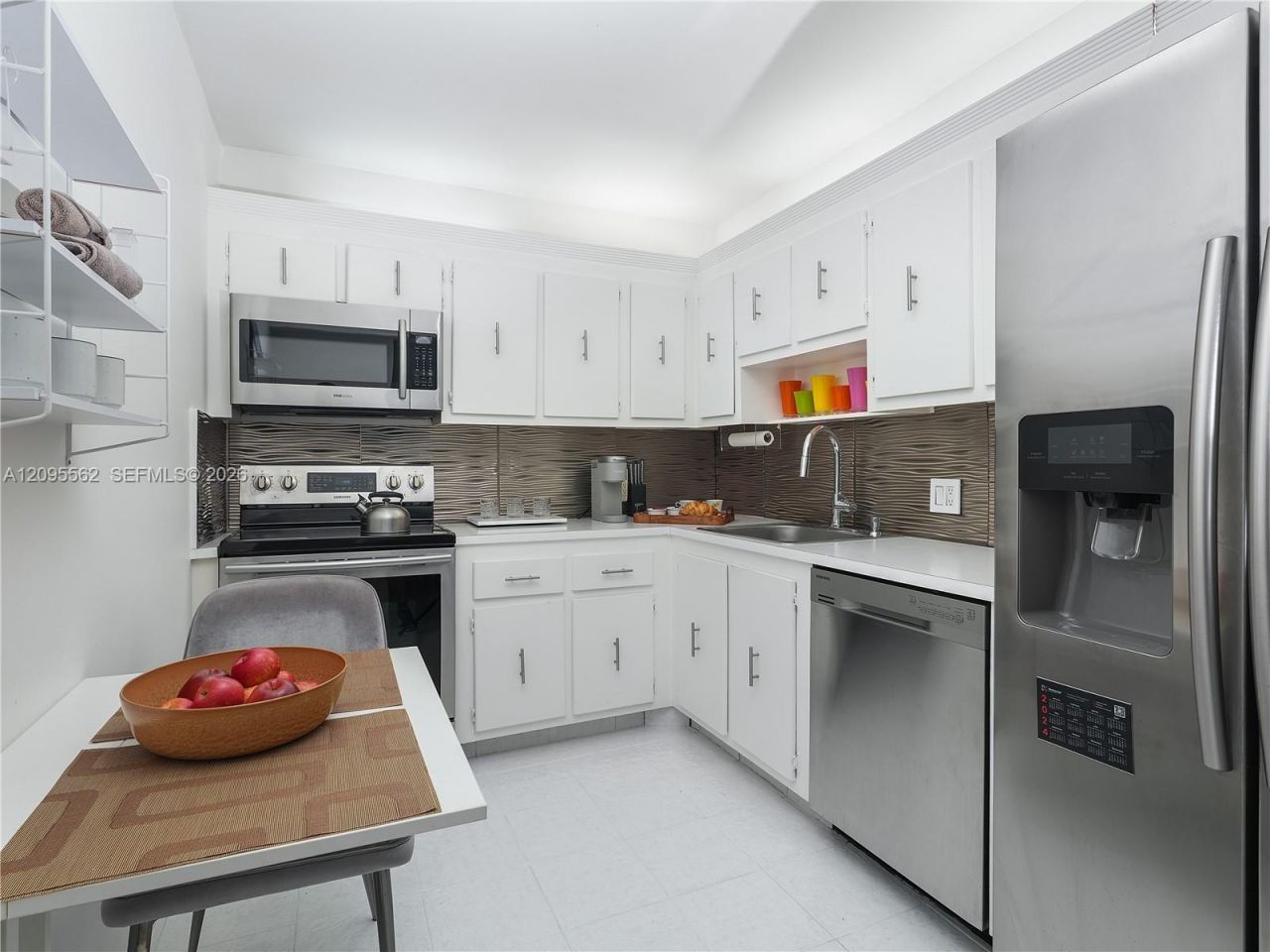 20379 W Country Club Dr , Unit 536, Aventura, FL 33180 Photo