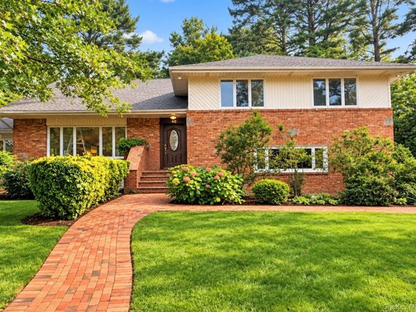 40 Pool Drive, Roslyn, NY 11576