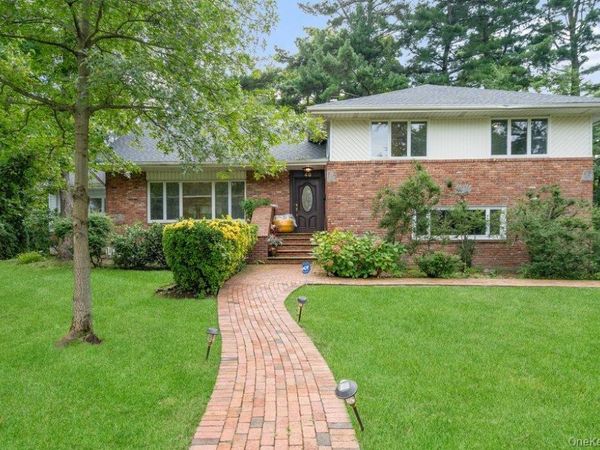 40 Pool Drive , Roslyn, NY 11576