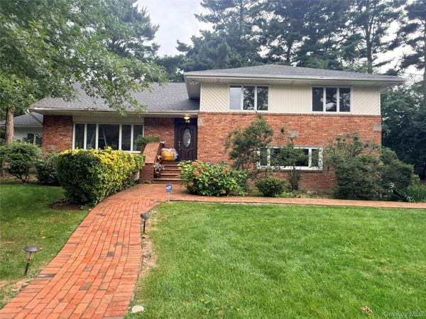 40 Pool Drive , Roslyn, NY 11576
