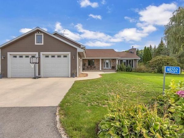 N8202 Lake View CIRCLE, Elkhart Lake, WI 53020