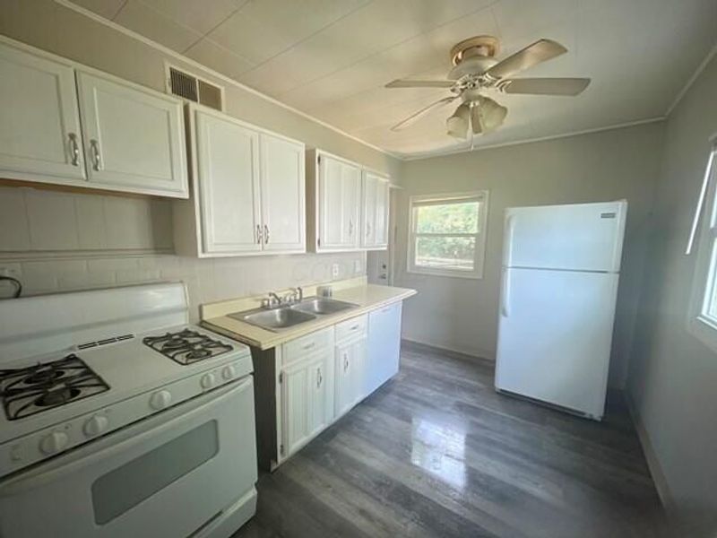 289 S Hampton Road , Columbus, OH 43213 Photo 5