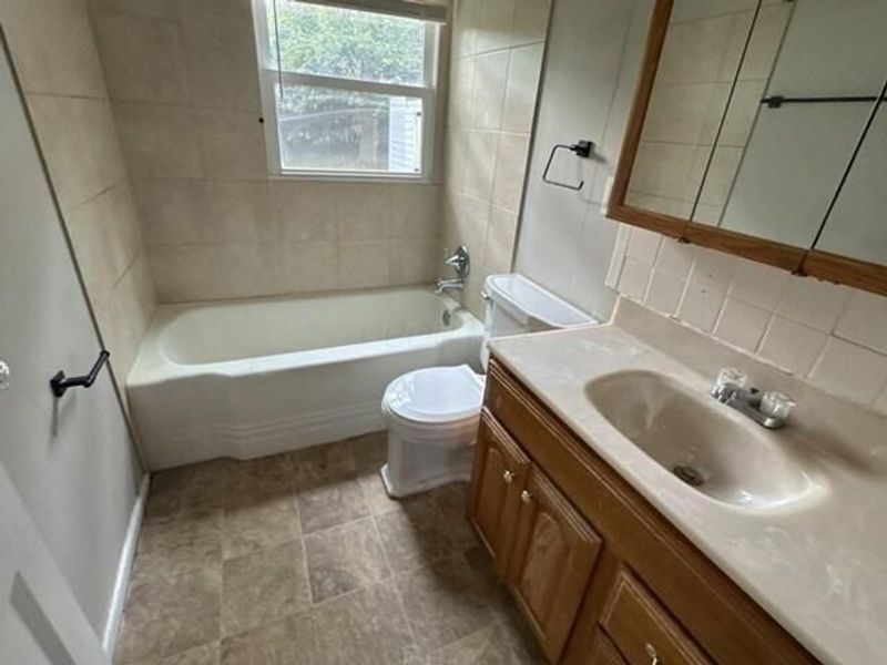 289 S Hampton Road , Columbus, OH 43213 Photo 7