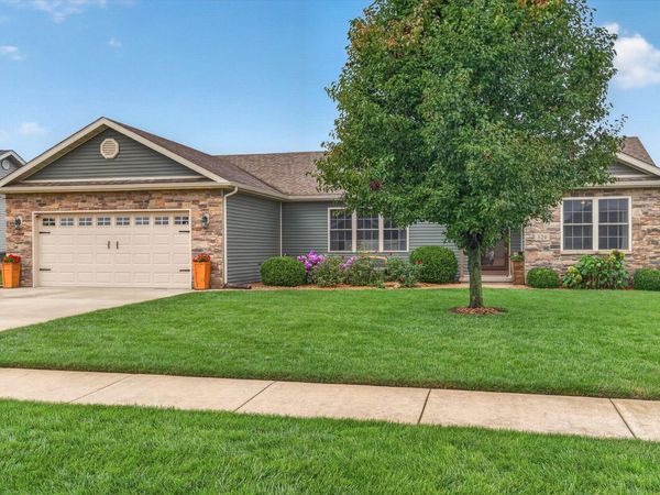 320 Juniper Street NW , DeMotte, IN 46310