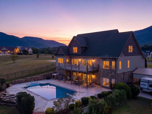 121 Waterstone Drive, Benton, TN 37307