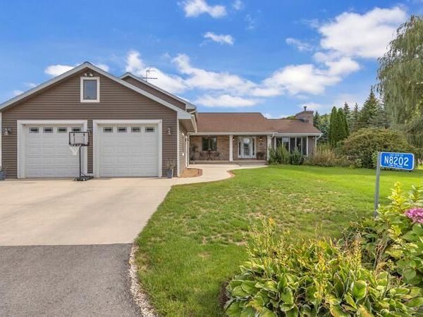 N8202 Lake View Cir, Rhine, WI 53020