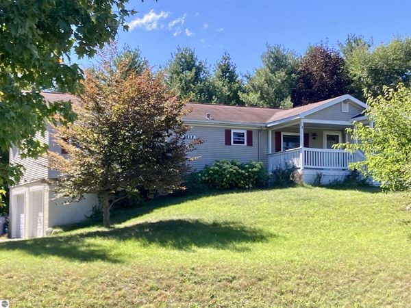 6478 Duck Lake Road E, Lake Leelanau, MI 49653