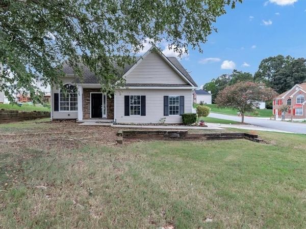 110 Carriage Lake Drive , Stockbridge, GA 30281
