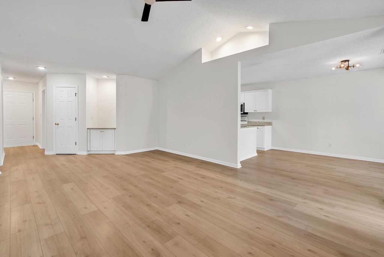 109 Coachman Ln. Photo 31