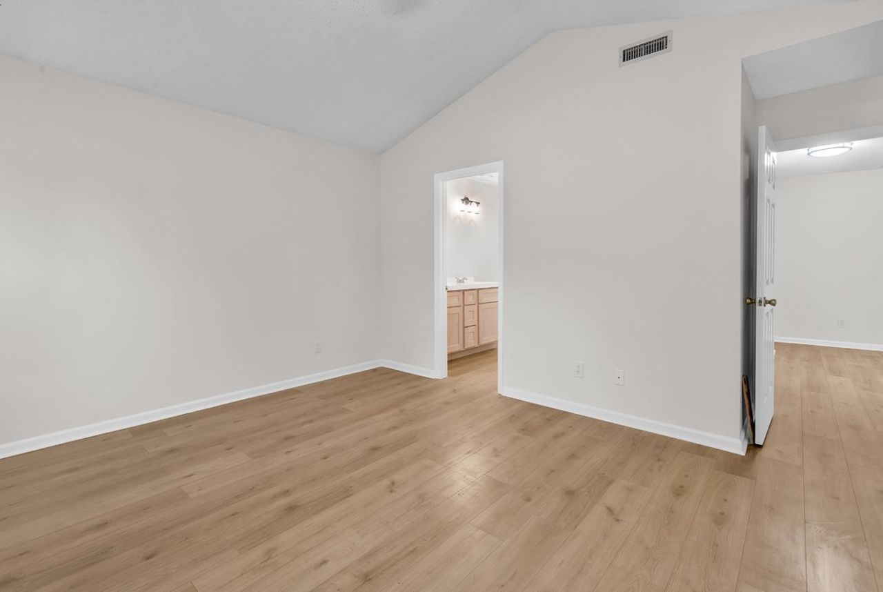109 Coachman Ln. Photo 37
