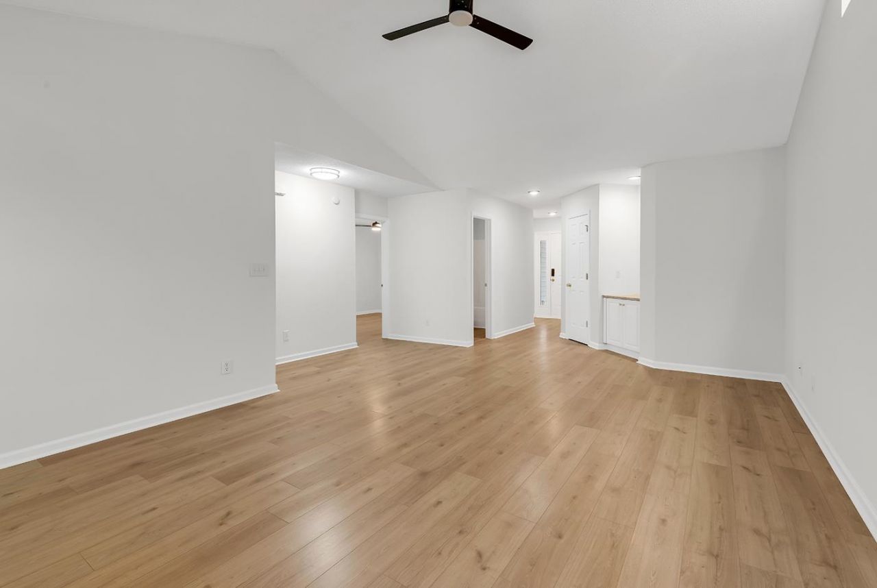 109 Coachman Ln. Photo 5