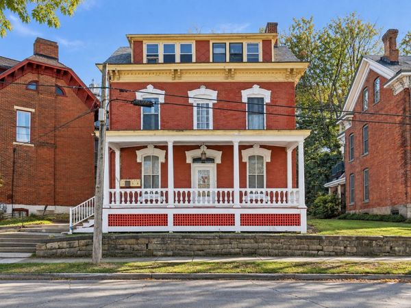 306 W Locust Street , Dubuque, IA 52001
