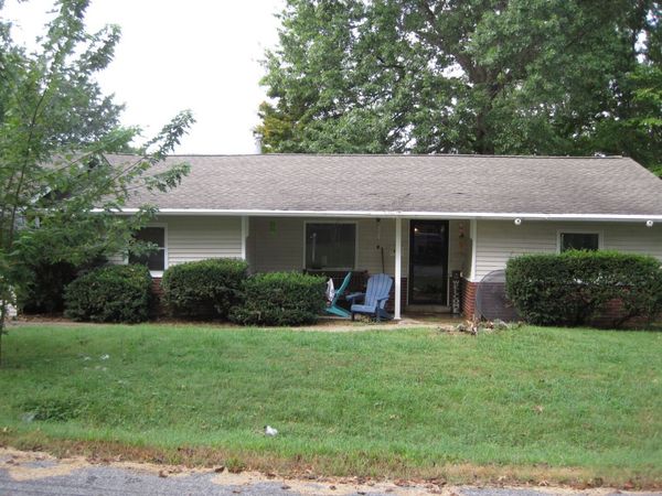 913 Peony Drive , Belleville, IL 62220