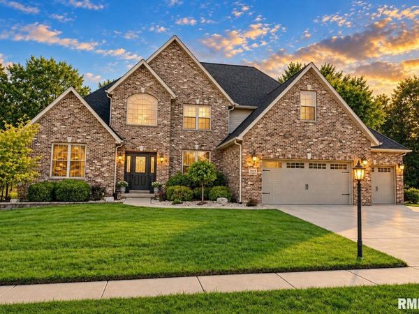 1825 AUTUMN Ridge, Washington, IL 61571