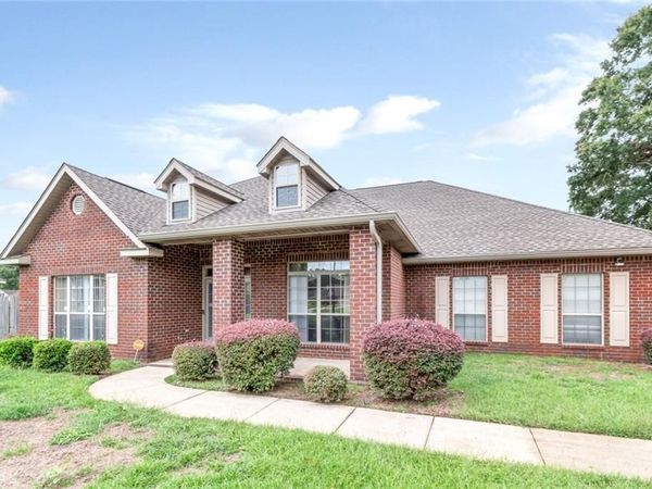 10323 Chesterfield Drive W, Semmes, AL 36575