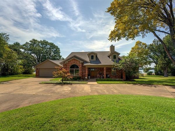 103 Imperial Drive , Mabank, TX 75156