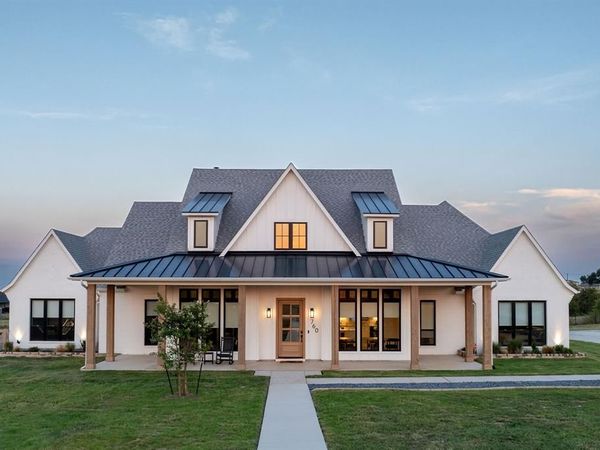 760 Hummingbird Lane , Justin, TX 76247