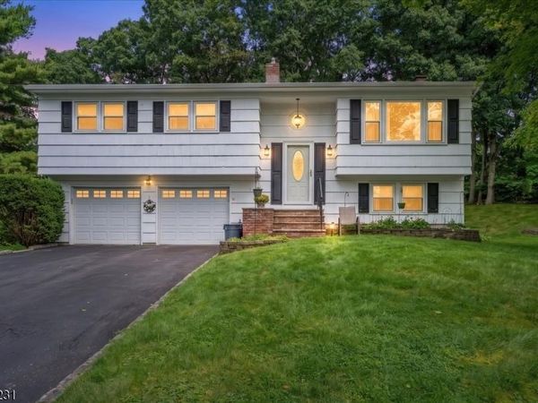 75 Fawn Ridge Dr, Long Hill, NJ 07946