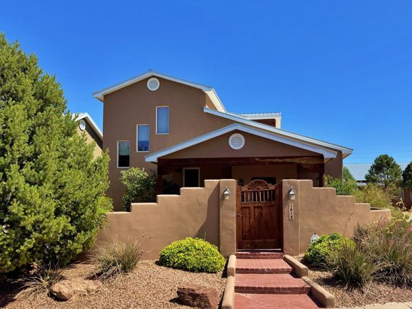 1813 Calle Barbarita NW, Albuquerque, NM 87107