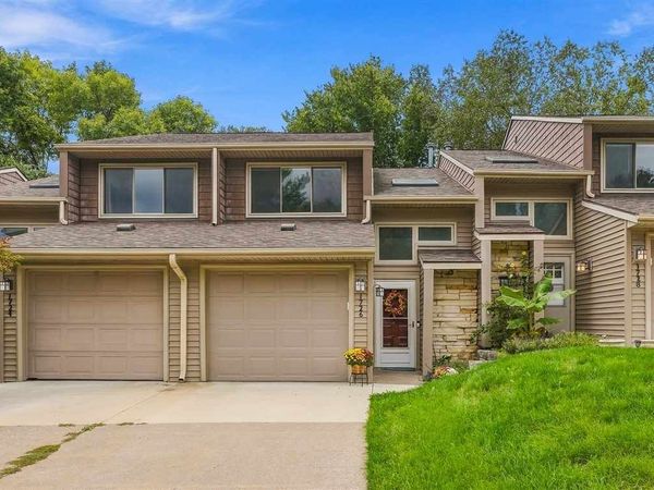 1726 Lynncrest Dr, Coralville, IA 52241