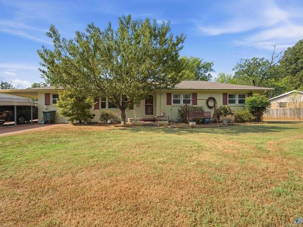 2211 Viscount Drive NW, Huntsville, AL 35810