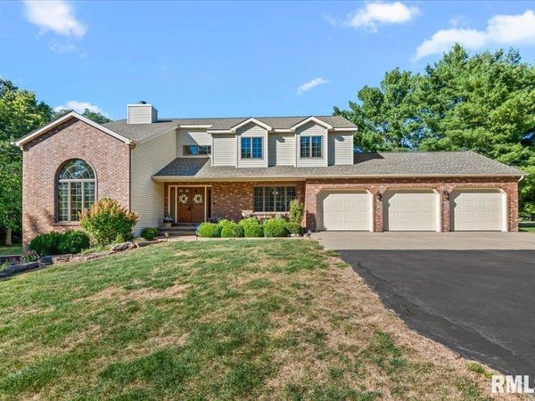 667 Covered Bridge Road, Glenarm, IL 62536
