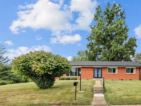 10621 Rebecca Drive, St Louis, MO 63128