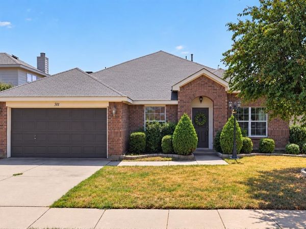 501 Roundrock Lane, Fort Worth, TX 76140