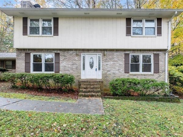 620 Oakstone Way , Roswell, GA 30075