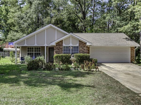 28 Circle Drive, Magee, MS 39111
