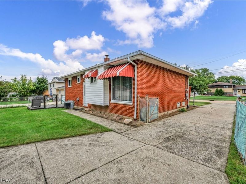 6314 Adair Drive, Brook Park, OH 44142 Photo 8