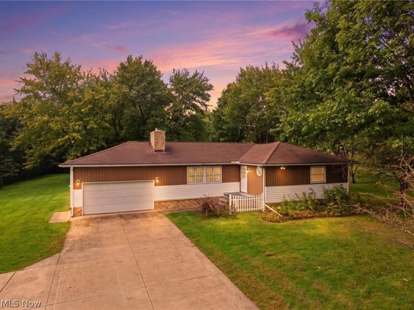 18328 Haskins Road , Chagrin Falls, OH 44023
