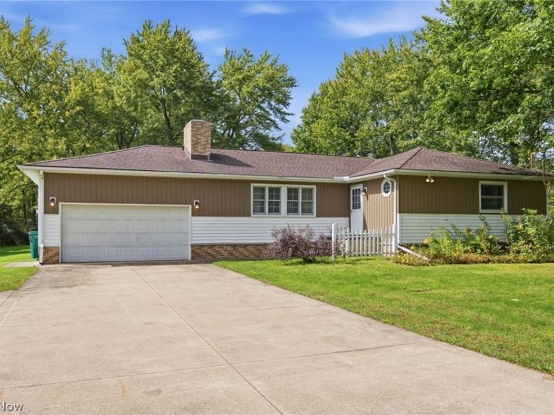 18328 Haskins Road, Chagrin Falls, OH 44023 Photo 2