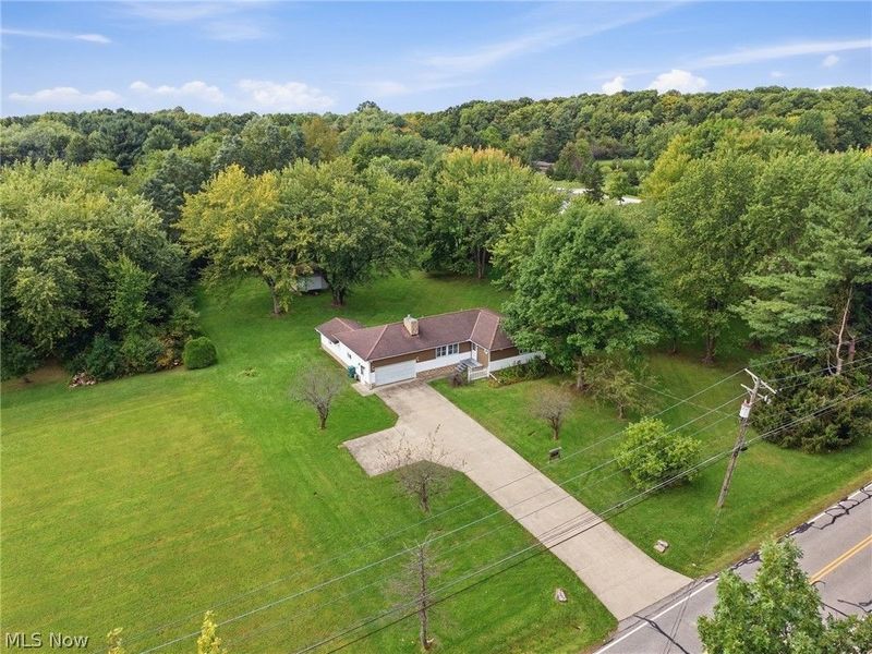 18328 Haskins Road, Chagrin Falls, OH 44023 Photo 3