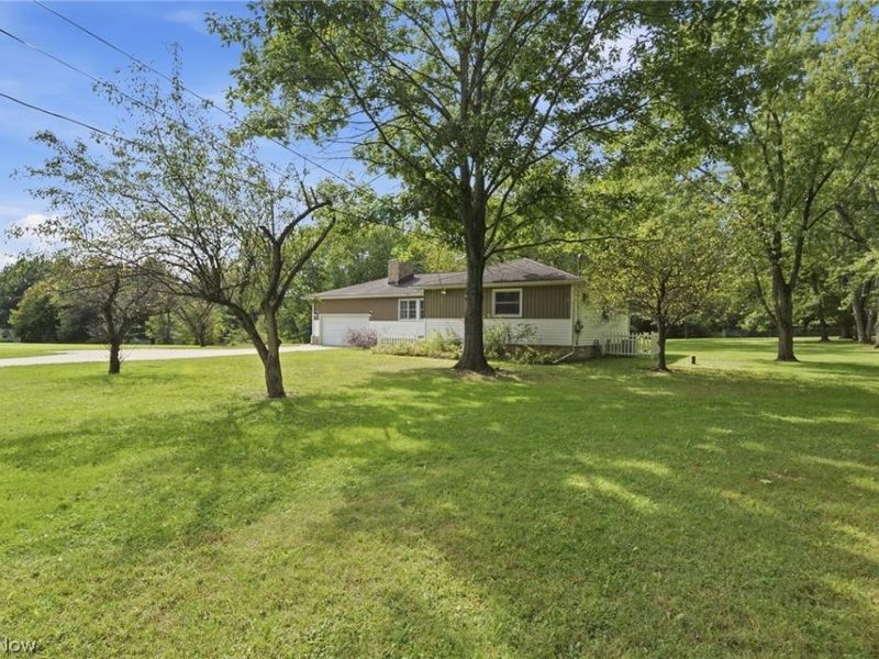18328 Haskins Road, Chagrin Falls, OH 44023 Photo 4