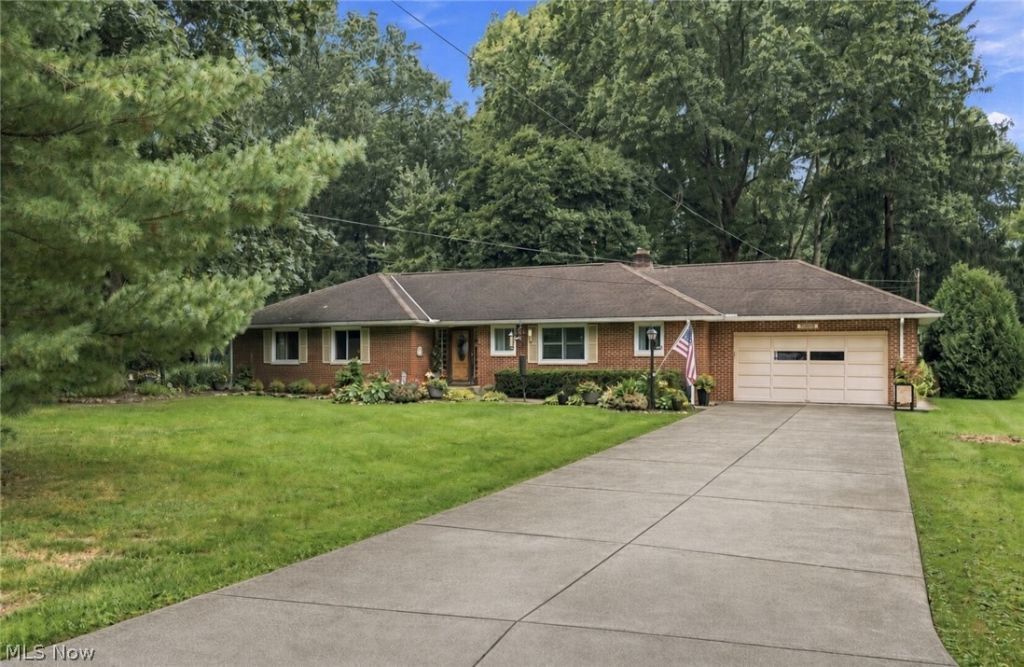 5988 Louis Drive, North Olmsted, OH 44070 Main Photo