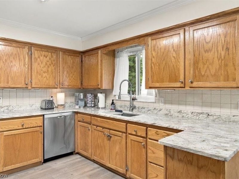 5988 Louis Drive, North Olmsted, OH 44070 Photo 18