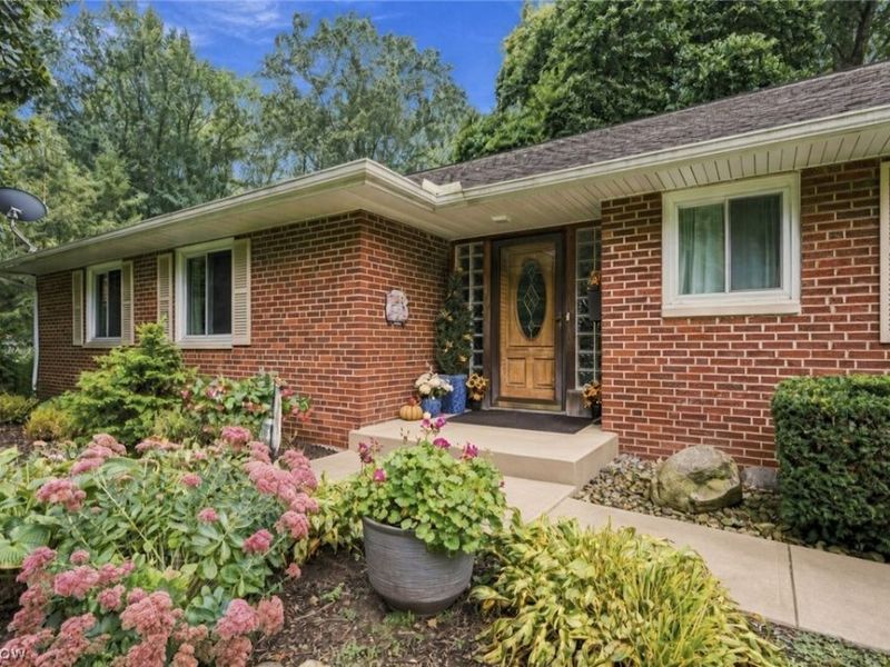 5988 Louis Drive, North Olmsted, OH 44070 Photo 2