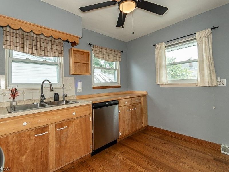 30140 Regent Road, Wickliffe, OH 44092 Photo 13