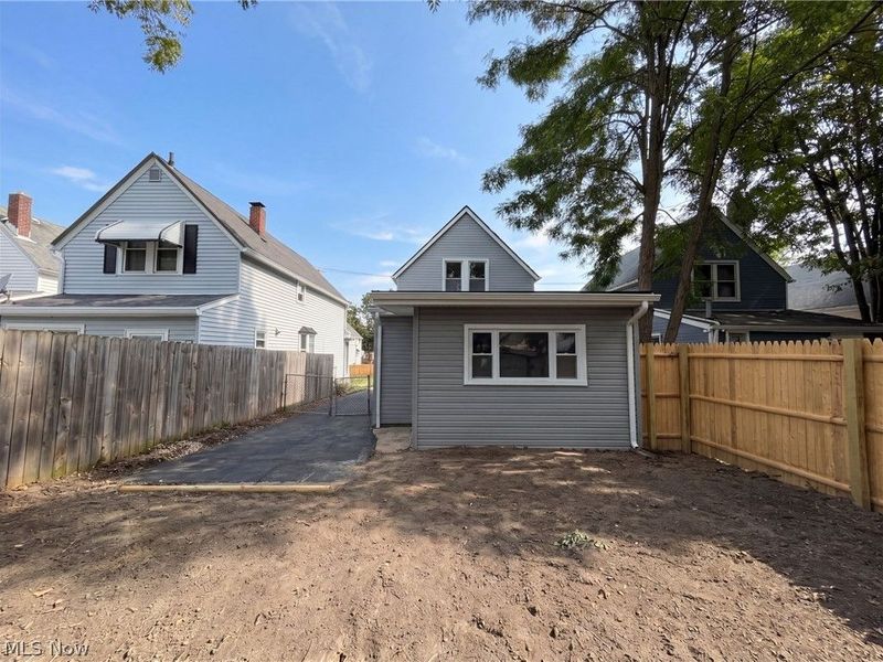 3209 Tampa Avenue, Cleveland, OH 44109 Photo 19