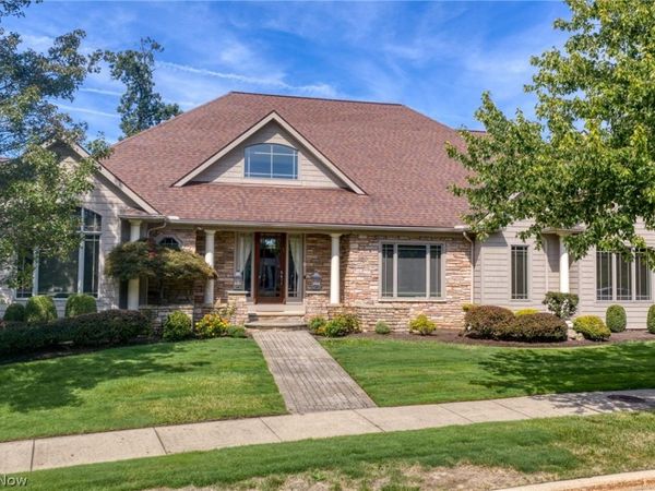 282 W Edinburgh Drive , Highland Heights, OH 44143