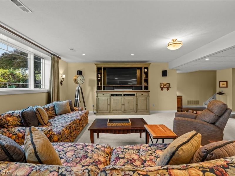 282 W Edinburgh Drive, Highland Heights, OH 44143 Photo 37