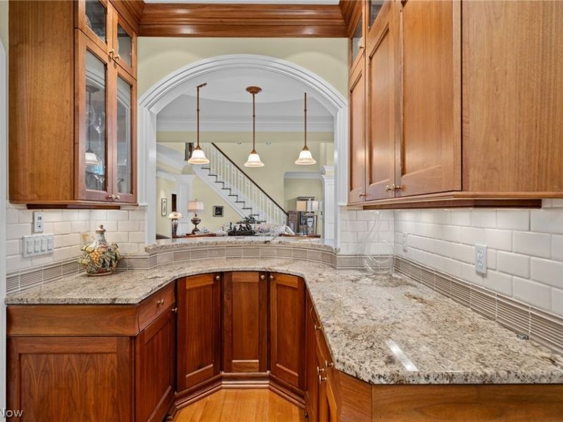 282 W Edinburgh Drive, Highland Heights, OH 44143 Photo 9