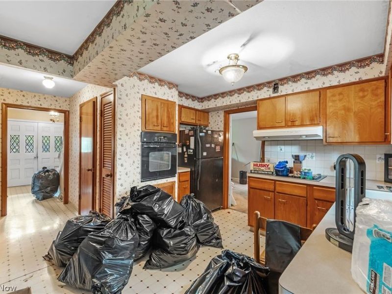 16002 Colletta Lane, Cleveland, OH 44111 Photo 11