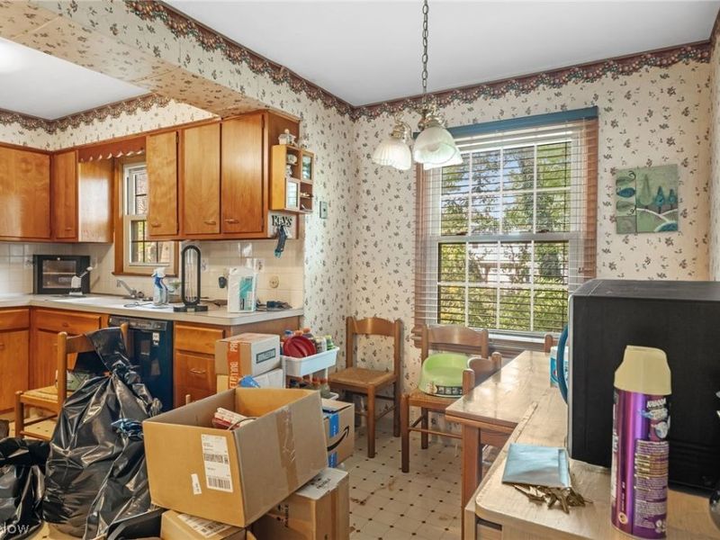 16002 Colletta Lane, Cleveland, OH 44111 Photo 13