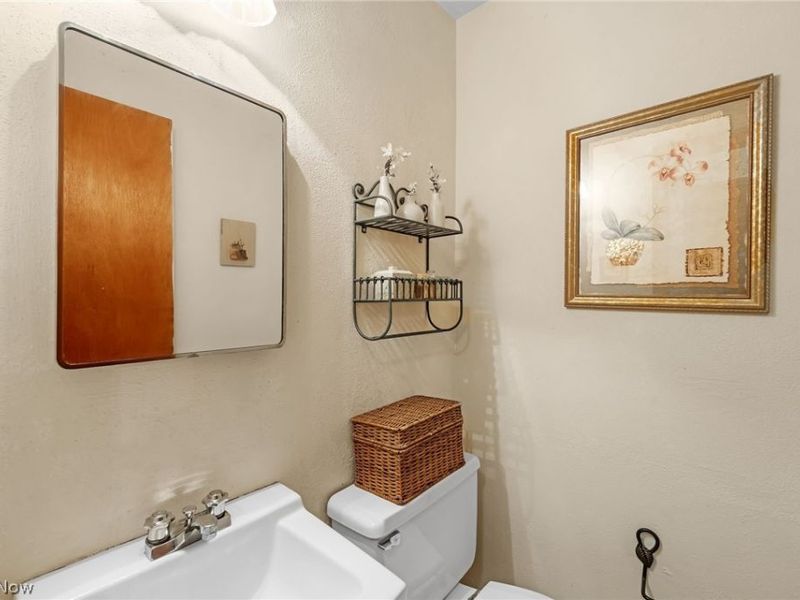 16002 Colletta Lane, Cleveland, OH 44111 Photo 17