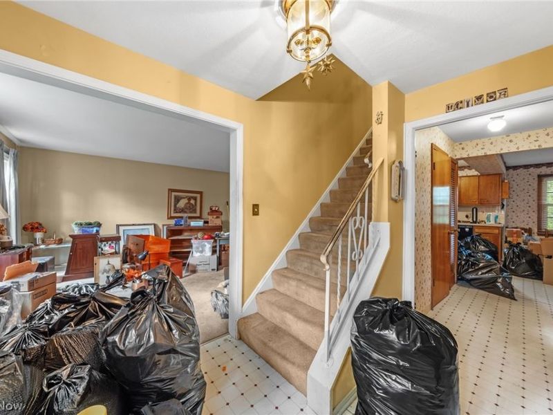 16002 Colletta Lane, Cleveland, OH 44111 Photo 2