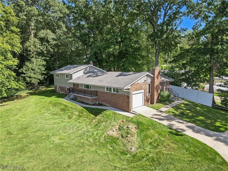 11121 Lafayette Drive NW, Canal Fulton, OH 44614 Photo 2