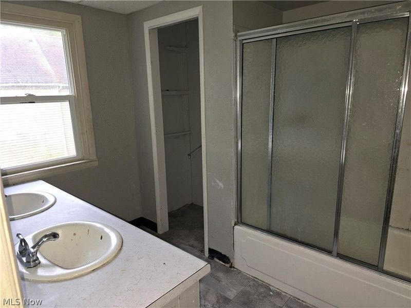 3952 E 74th Street, Cleveland, OH 44105 Photo 15
