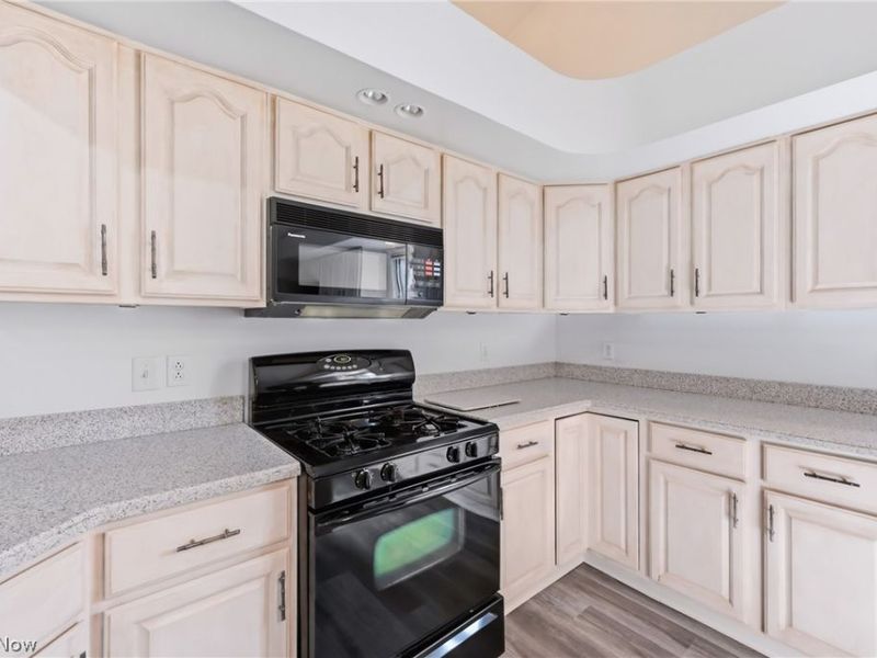 3721 Mercedes Place, Unit 10, Canfield, OH 44406 Photo 10